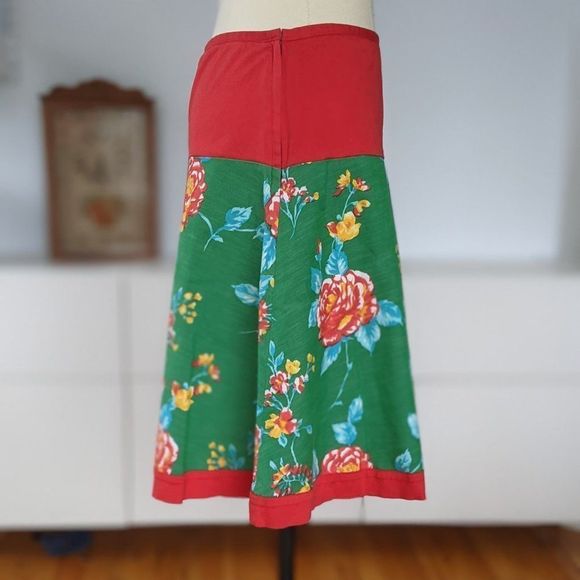 Red indie Vintage design skirt - Picture 2 of 9